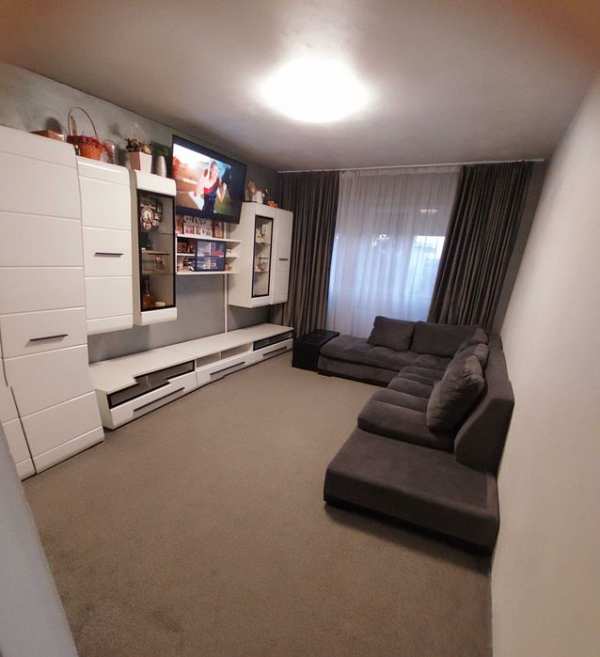 Vând apartament 3 camere zona Podgoria