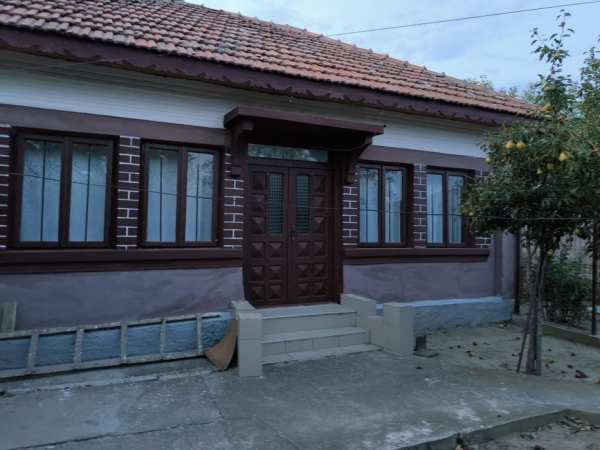 Vând casă Podari