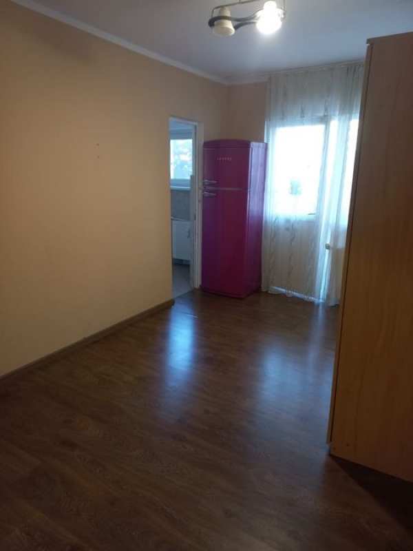 Închiriez garsonieră intrare Obcini