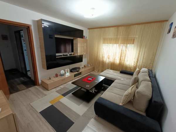 Apartament decomandat  4 camere transformat in 3
