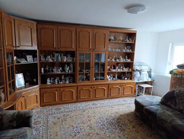 Vand apartament 3 camere,dec,etj 2/4 (central,langa trezorerie)