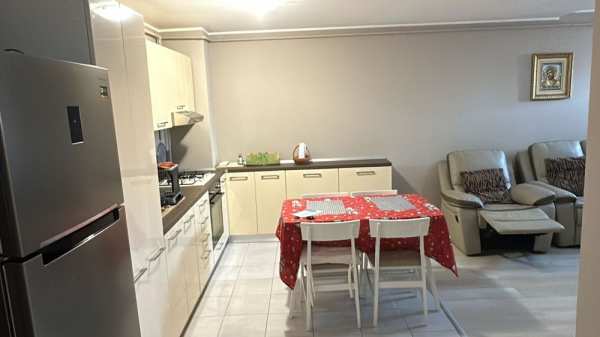 Vand Închiriez apartament 2 cam