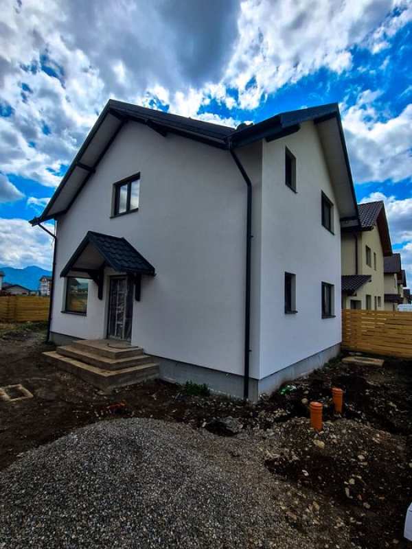 Casă nouă, într-un colț liniștit al Brașovului – Izvor, Tărlungeni