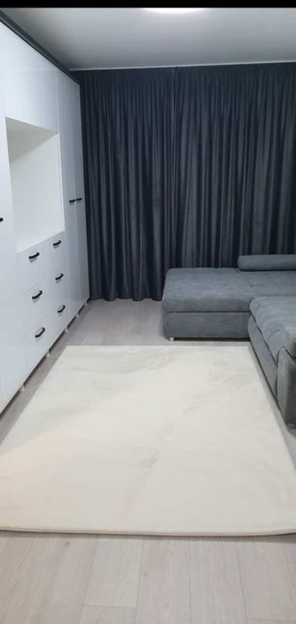 De închiriat,  apartament cu 2 camere, decomandat .