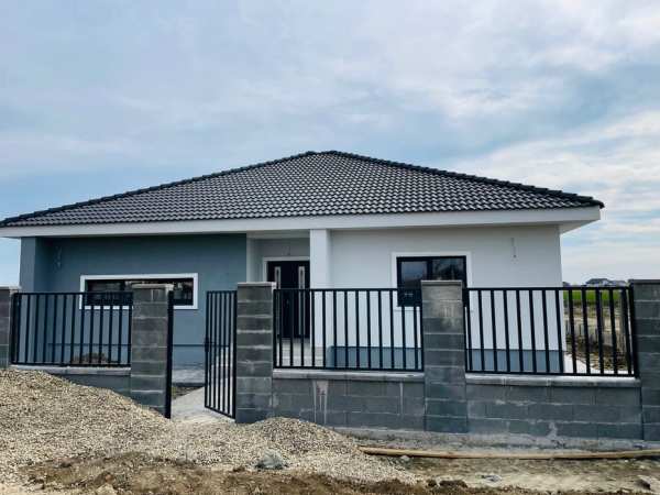 Casa individuala la asfalt in Sacalaz -proprietar-