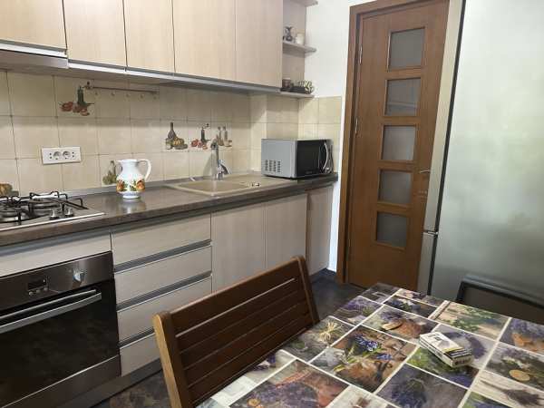Apartament de inchiriat 3 camere PITESTI-central