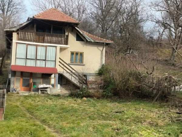 De vânzare casa in centru Curtea de Argeș langa parcul San Nicoara!