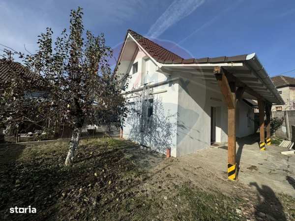 Casă de vânzare – Mică, cochetă și gata să devină „acasă”