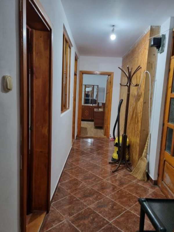 Inchiriez apartamnet la casa