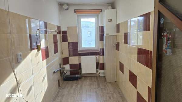 Vand apartament 2 camere in Deva, zona Armatei, SU: 34 mp + balconul,