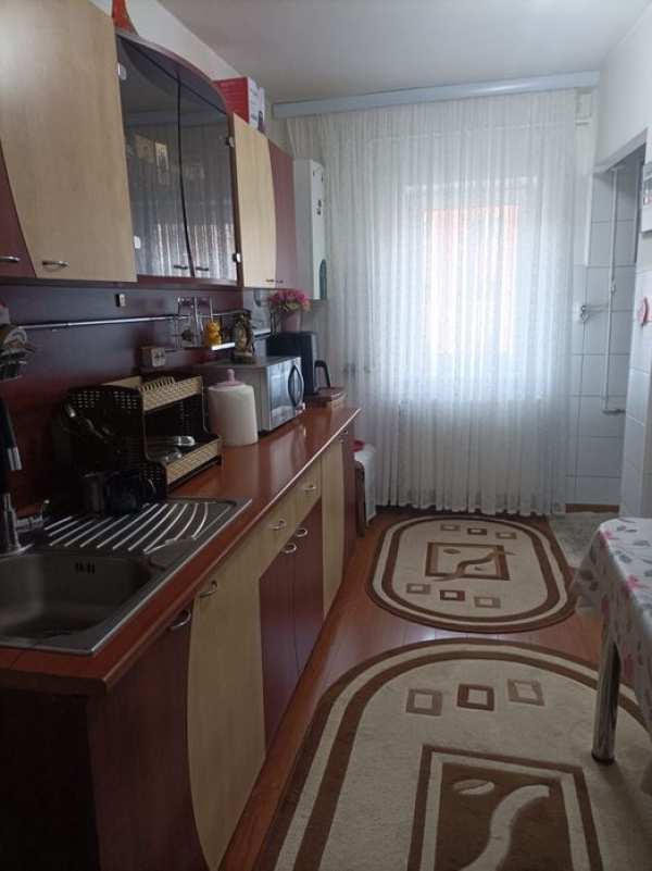 Vand apartament 3 camere, central
