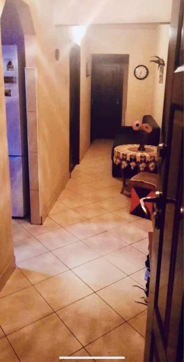Vand apartament 2 camere, decomandat, B-dul 1848
