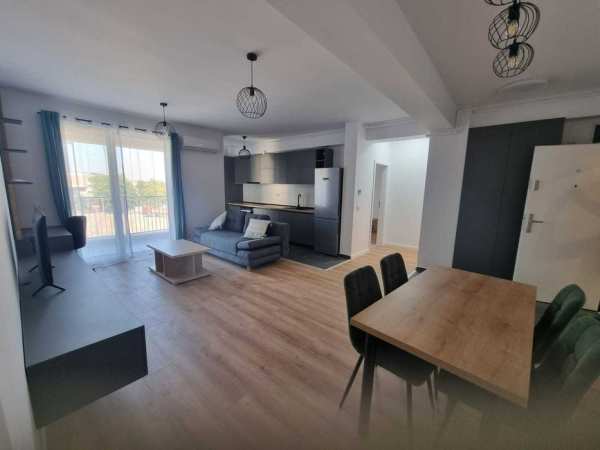 Proprietar inchiriez apartament 2 camere cu loc de parcare substeran