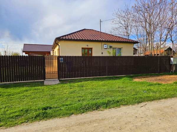 Vând casă la cheie în Grindu Ialomița, proprietar . Mutare imediată.
