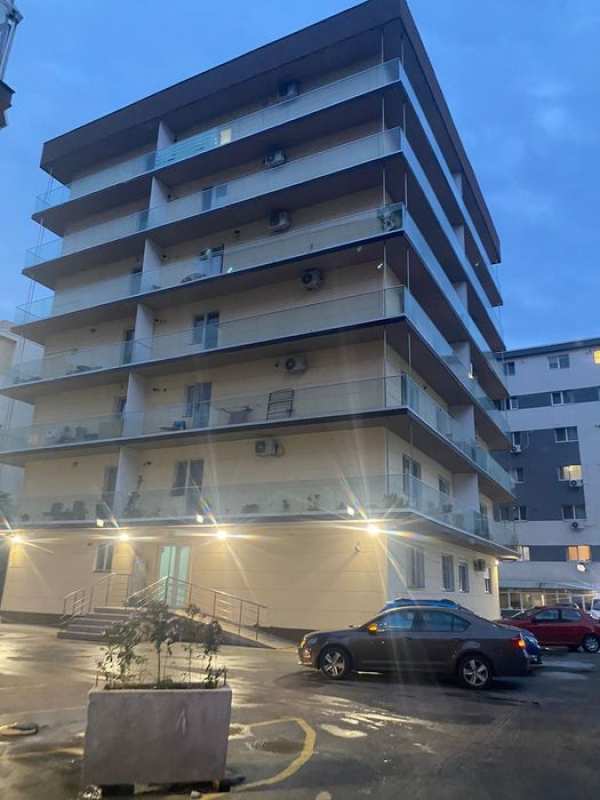 Inchiriez apartament 2 camere,zona 9 Mai,bloc nou