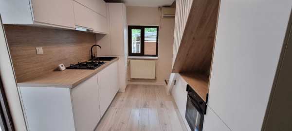 Proprietar vand Casa Parc Carol curte comuna str Lanariei Unirii