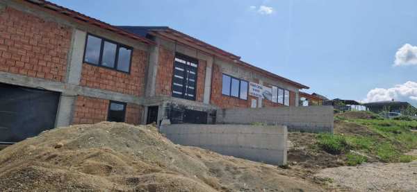 Vând/Schimb casa la roșu( Sp+P)  în localitatea Săliștea Noua
