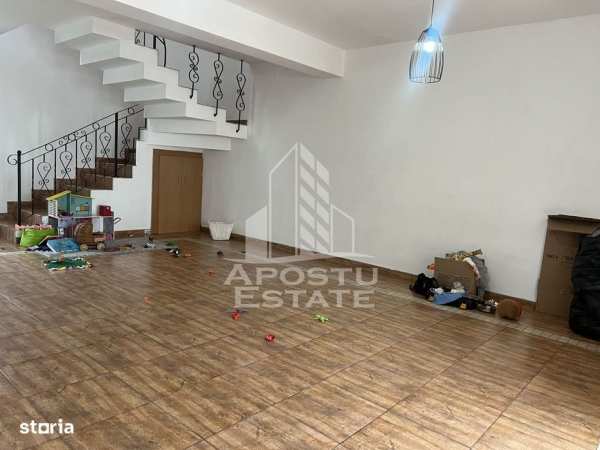 Casa cu 5 camere, curte, garaj, zona Girocului