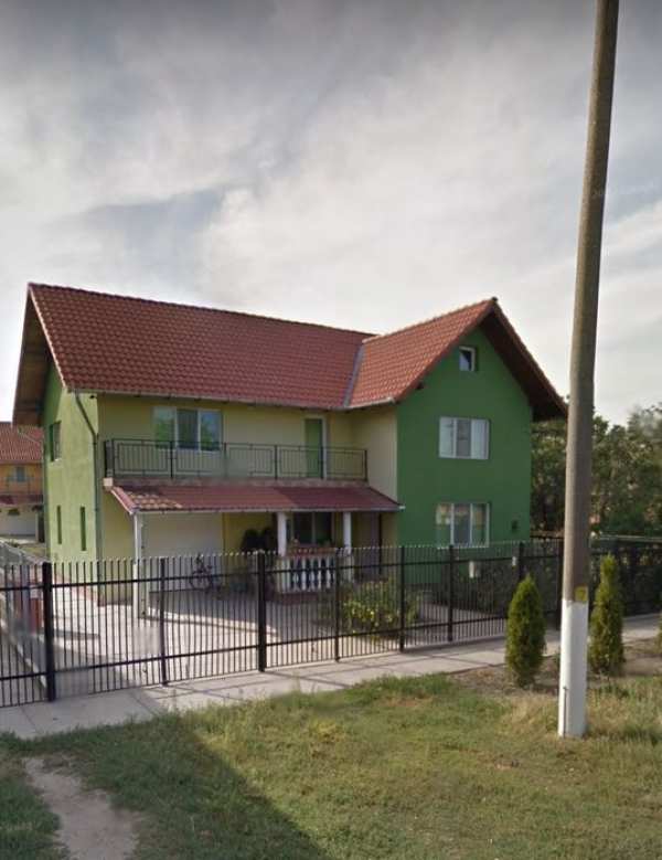 Casă de închiriat