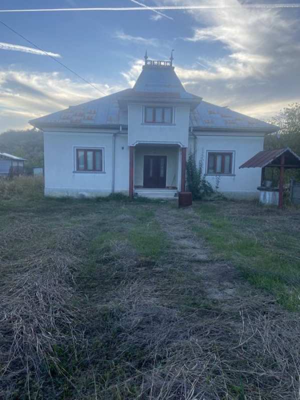 Casa si teren comuna Stoina
