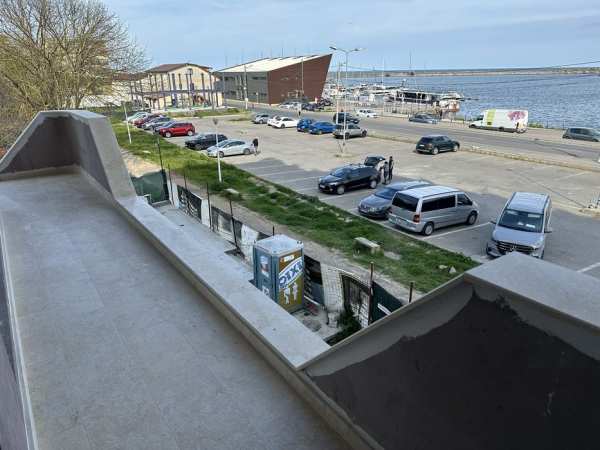 Ultimul apartament 3 cam vedere la port etaj 5 / prima linie la mare