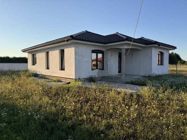 Casa semifinisata de vanzare Botiz