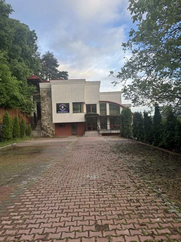 Vand/Inchiriez Pensiune In centrul orasului Piatra-Neamt