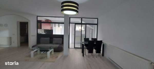 De vanzare 3 Apartamente situate la Vila, zona Centru.