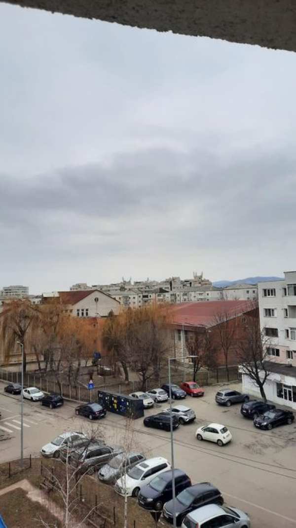 Vand apartament doua camere