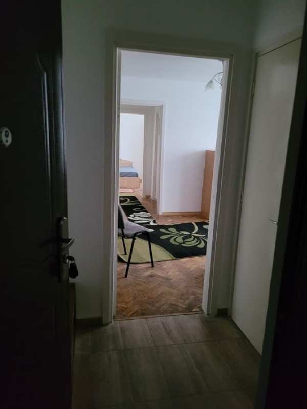 Închiriez apartament 2 camere semidecomandat