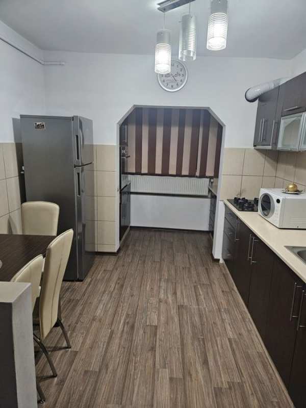 Inchiriez apartament 2 camere zona centrala în Avrig