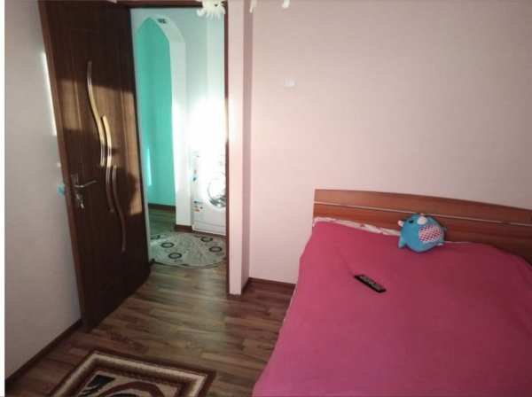 Inchiriez 1 camera in apartament cu 2 camere