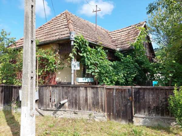 Casa+teren de vanzare in sat Lãureni jud. Mures