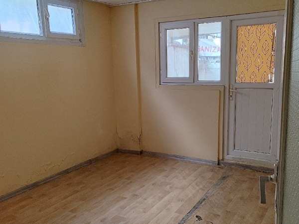 Avcılar merkezde kiralık 2+1 bahçe katı daire