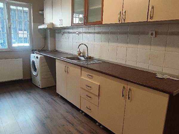 Şi̇şli̇ esentepe mahallesi̇nde 3+1'120m  ki̇rali̇k balkonlu dai̇re