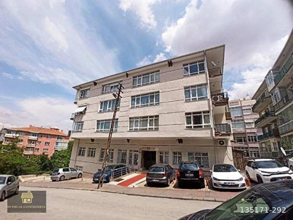 Çankaya kolej kuyucak sk 3+1 ara kat asansörlü geni̇ş ferah kizilay'a 5 daki̇ka satilik dai̇re