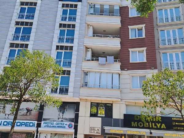 Aci̇l satilik ofi̇s
