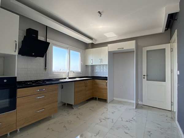 Karataş blv üzeri̇ 3+1 165 m2 i̇skanli  *çb*go*  satilik dai̇re