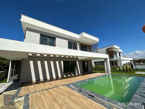 Kuşadası güzelçamlı bölgesinde satılık tek müstakil özel havuzu 3+1 villa