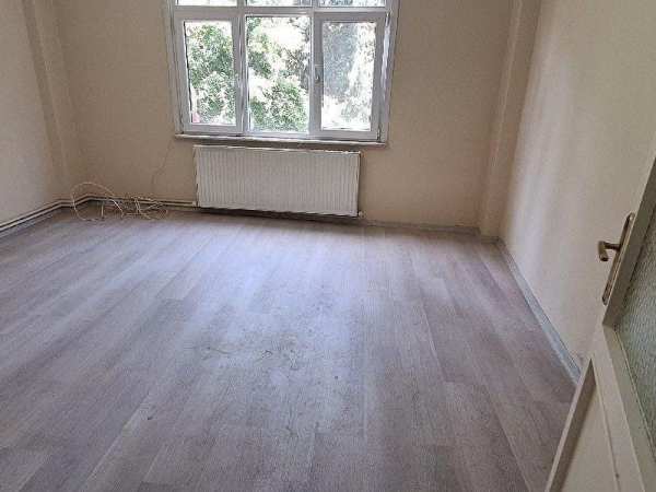 Zeynepkami̇l hastaneye yakin 2+1ara kat sevi̇nç emlaktan