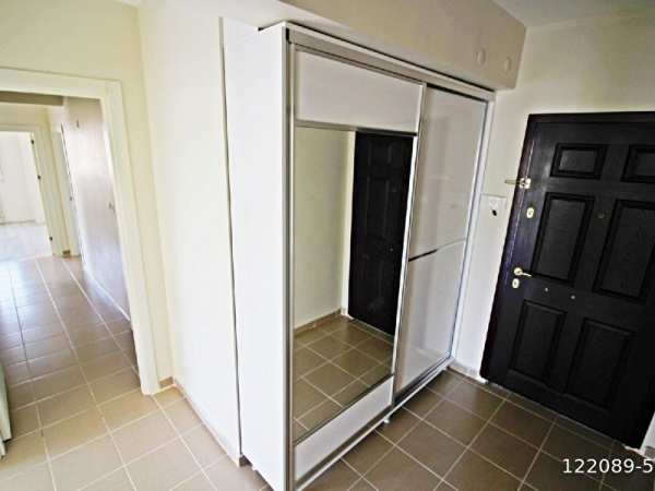 Ayfer gayri̇menkulden bağlicada satilik 3+1 kat mülki̇yetli̇ dai̇re
