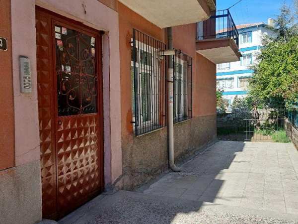 Gürbüz emlak'tan türközü merkezde cadde üzeri̇ yüksek gi̇ri̇ş 2+1 kombi̇li̇ i̇skanli,bahçeli̇.odalar geni̇ş