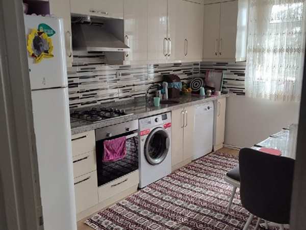 Ankara çubuk y.seli̇m mah.de 3+1 1.kat altinda dai̇re var ful yapili satilik dai̇re