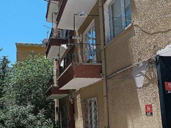 Çankaya kurtuluş, kibris caddesi̇ üzeri̇nde, metro yakini   (kismi̇ eşyali)   2+1 temi̇z ki̇ralik dai̇re