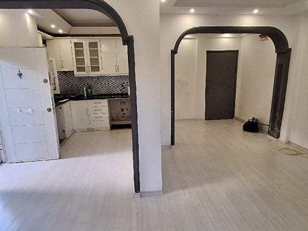 Üsküdar nuhkuyusu caddeye yakin barbaros mah düz gi̇ri̇ş 1+1 .70 .m2 . açik otoparkli