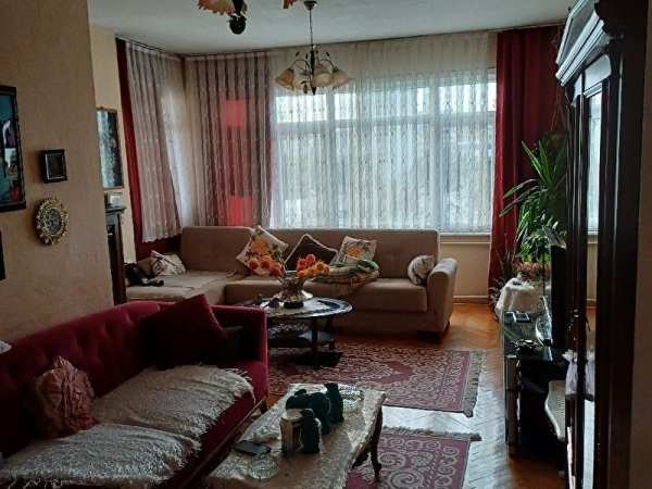Merdivenkoyde 3+1 cadde uzeri