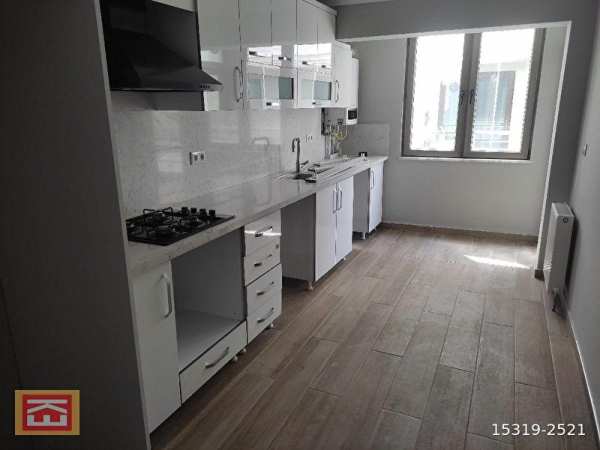 Kiziltandan 2+1 asansörlü,lüks yapili ön cepheli̇ orta kat dai̇re