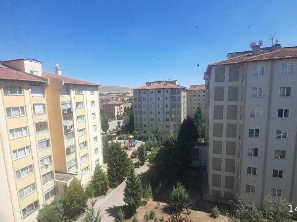 29 ekim.mah.'de  asansörlü site içinde ki̇ralik dai̇re (açiklamayi okuyunuz)