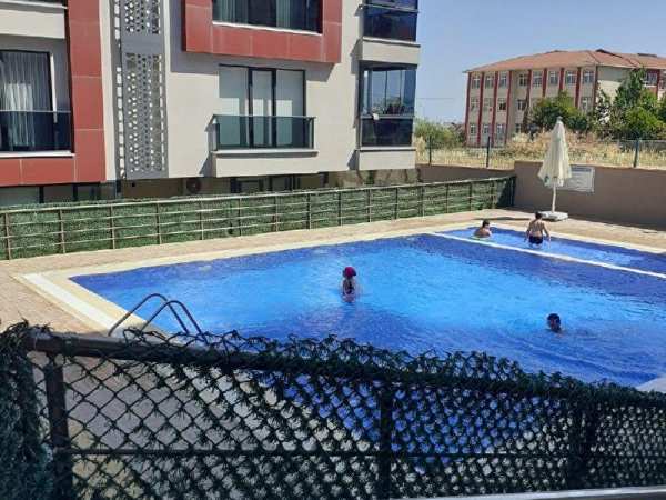 Beylikdüzü kavaklı'da merkezde satılık havuzlu sitede 3+1 satılık daire