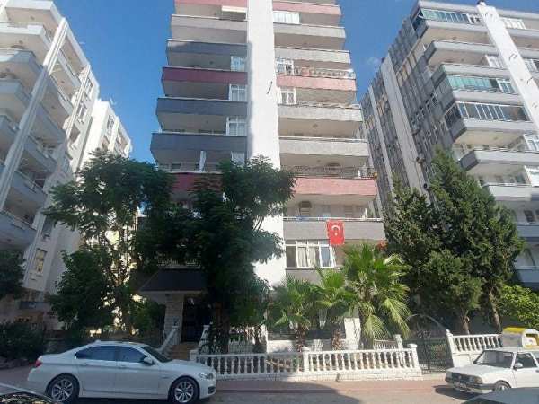 Güzelyali mahallesi̇nde  i̇çi̇ yeni̇ boyali göl gören 9.katta temi̇z  3+1 ki̇ralik dai̇re